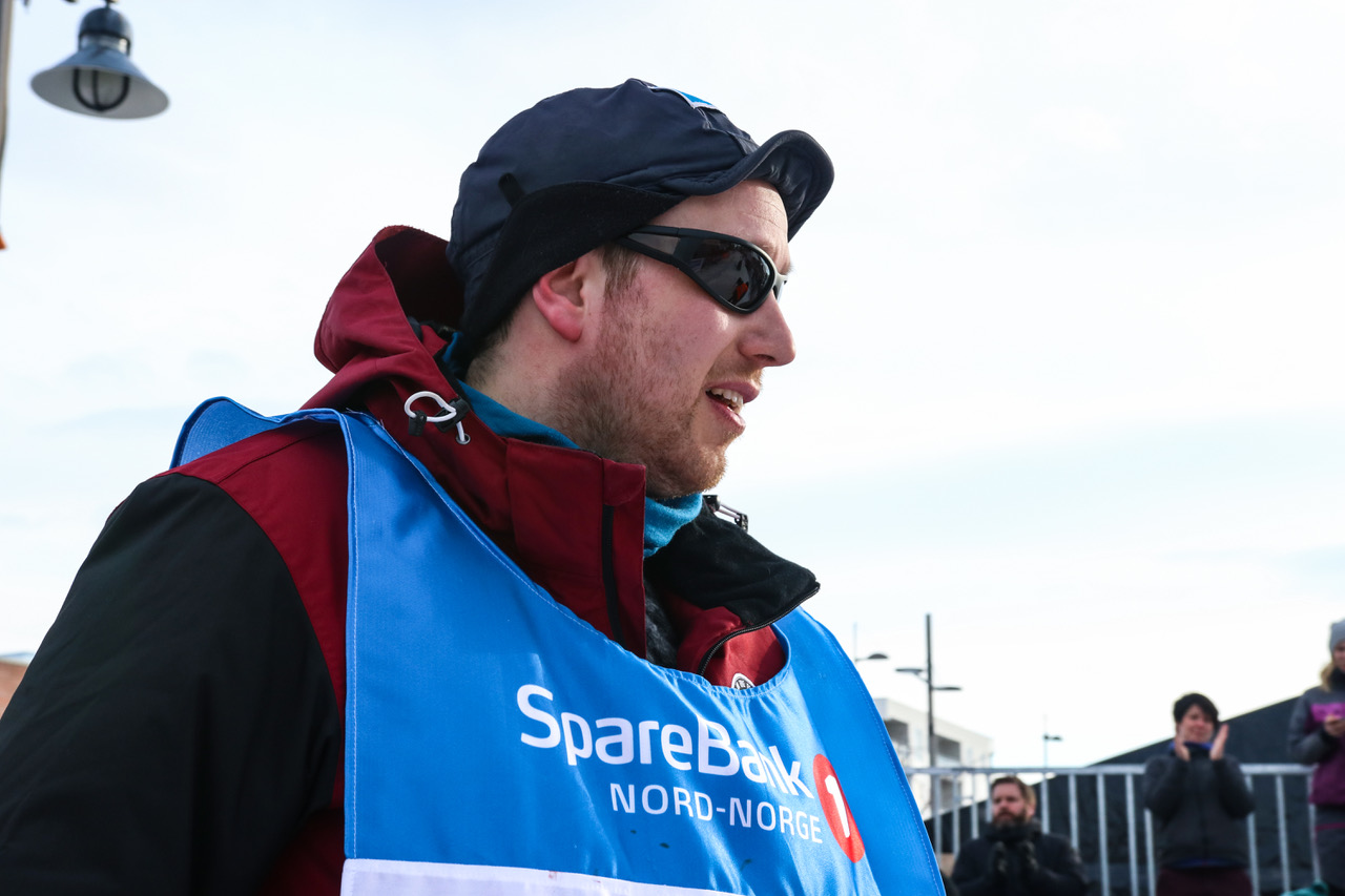 Hans Petter Harangen er rookie og kom inn med åtte freshe siberianhuskier over mållinja. (Foto: Marit L. Abrahamsen)